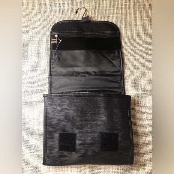 TRAVEL COSMETIC/TOILETRY BAG WITH HANGER - Picture 2 of 9